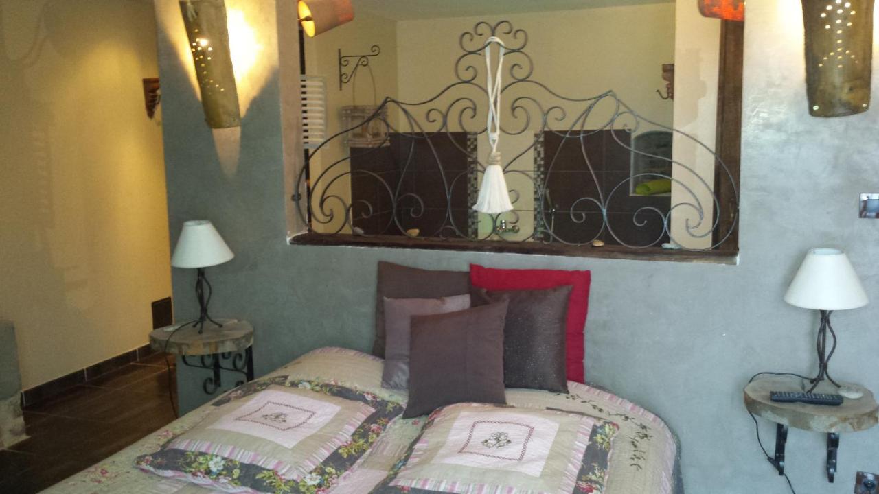 Chambres D Hotes ,Hotel ,Secret D'Une Nuit A Vicq Pres De Onnaing,Avec Piscine חדר תמונה