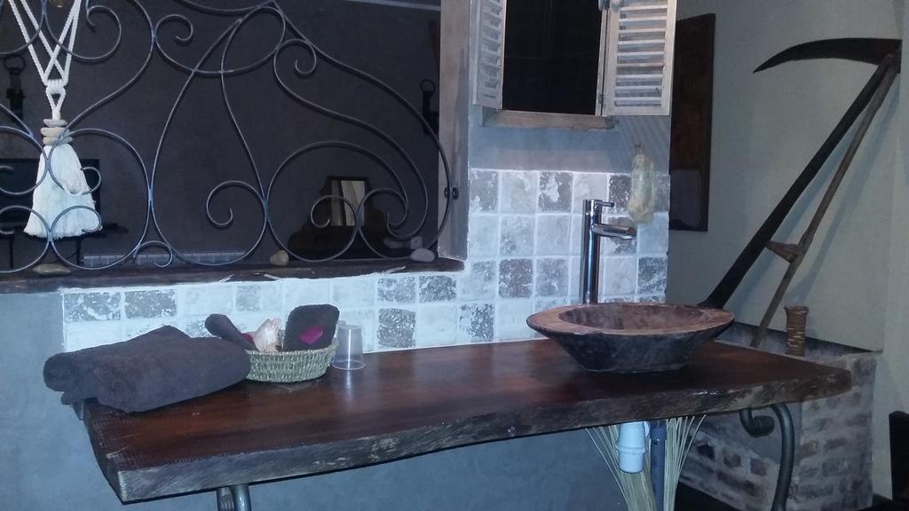 Chambres D Hotes ,Hotel ,Secret D'Une Nuit A Vicq Pres De Onnaing,Avec Piscine מראה חיצוני תמונה